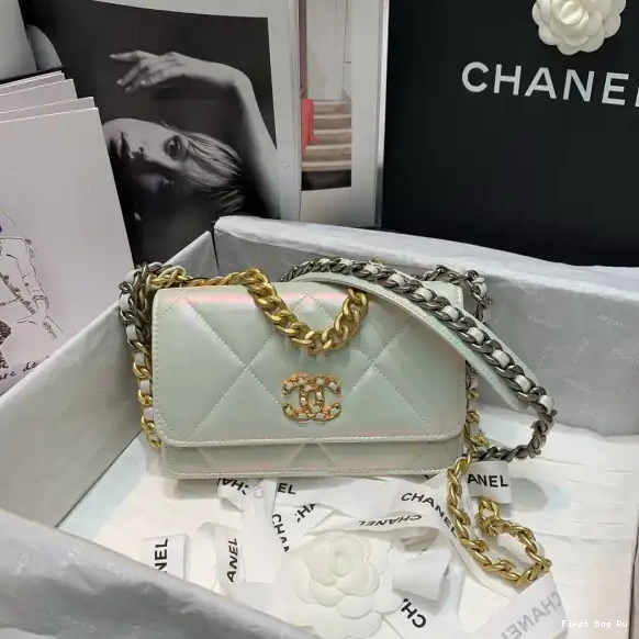 First Bag Ru CHAIN ON CHANEL19 WALLET 0523